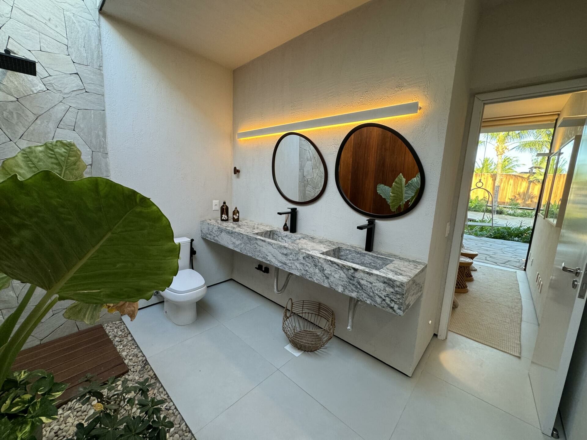 Imagem de Empreendimento moderno em condomínio no Pontal do Maceió com vista para o mar
